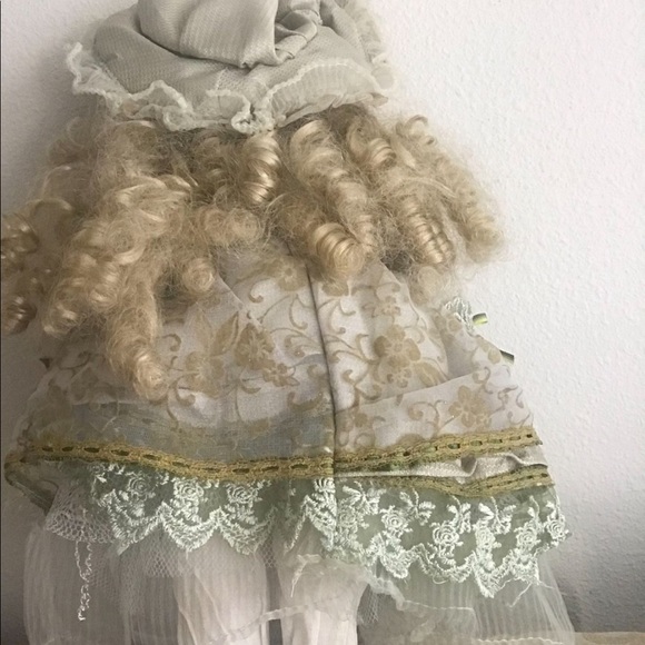 Porcelain doll - Picture 4 of 4
